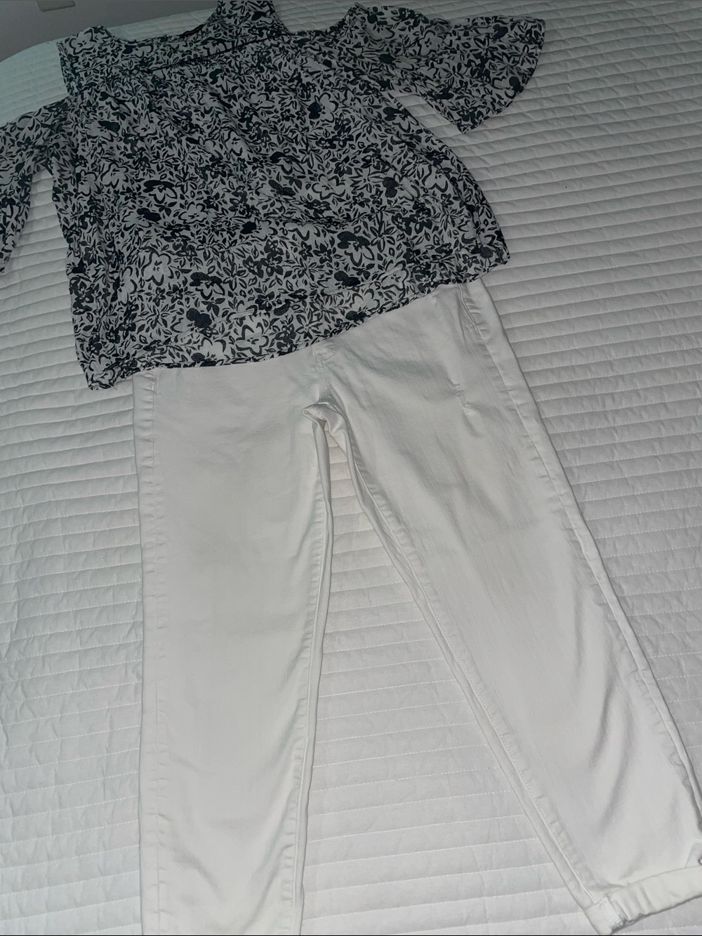 Apt. 9 White Cropped Straight-Leg Pants & Cold Shoulder Blouse